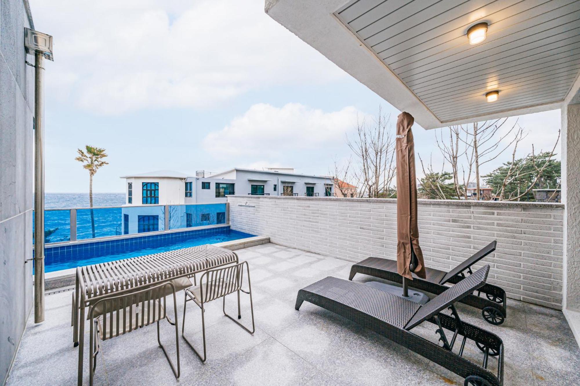 Ddosi Aewol Pool Villa Jeju by Eksteriør bilde